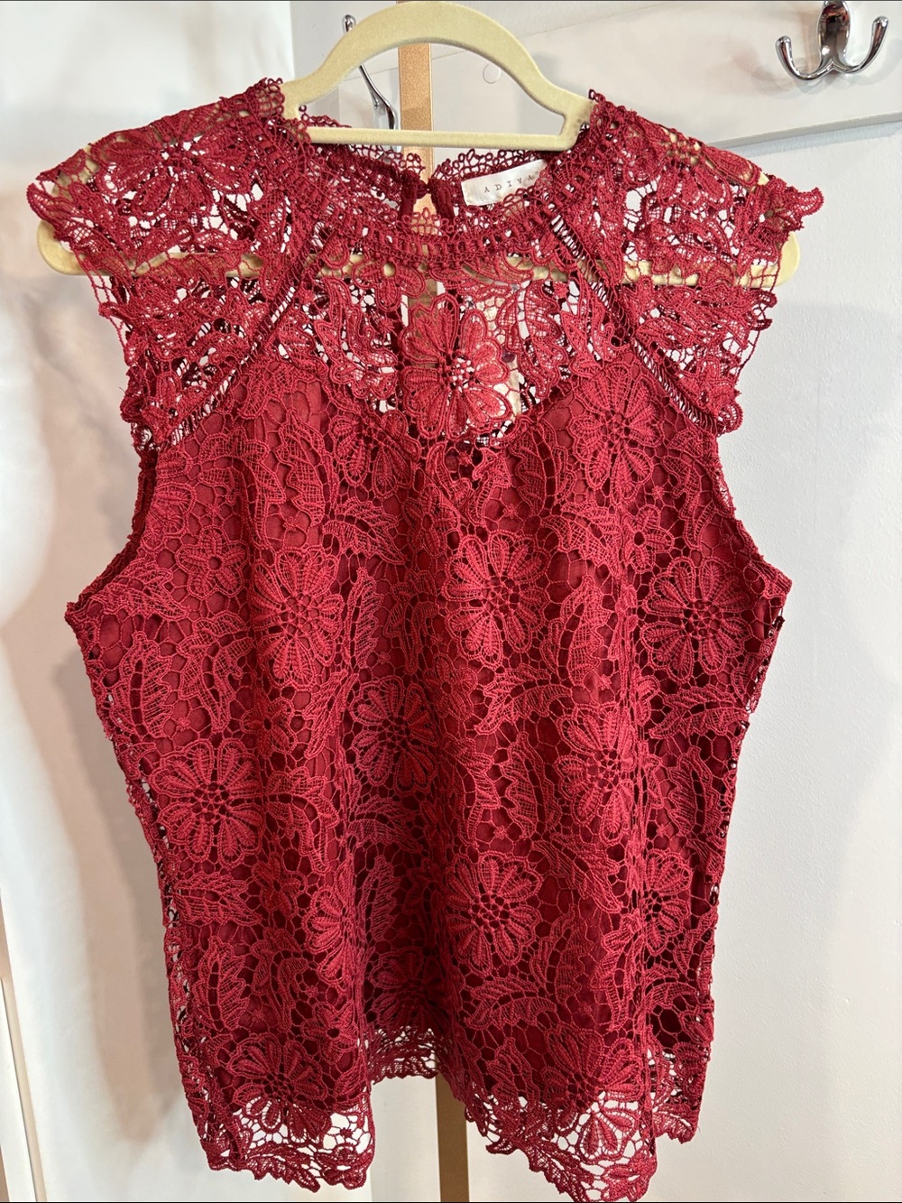 Adiva Reddish Pink Floral Lace Sleeveless Camisole